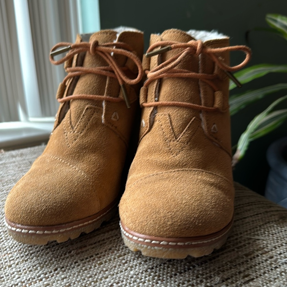 Toms Desert Wedge Booties